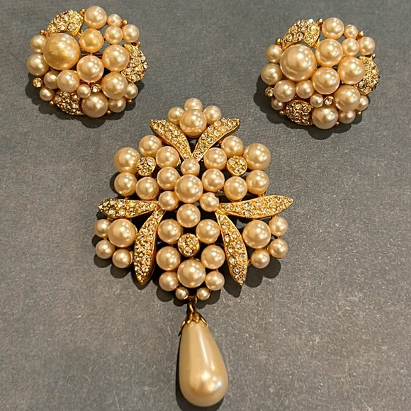 Vintage R. Mandle Pearl Brooch & Matching Earring Set. - Picture 14 of 14